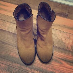 Camel and leopard ankle bootie